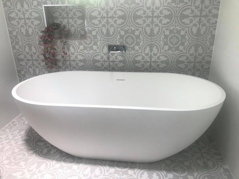 Feature Tile Behind Bath