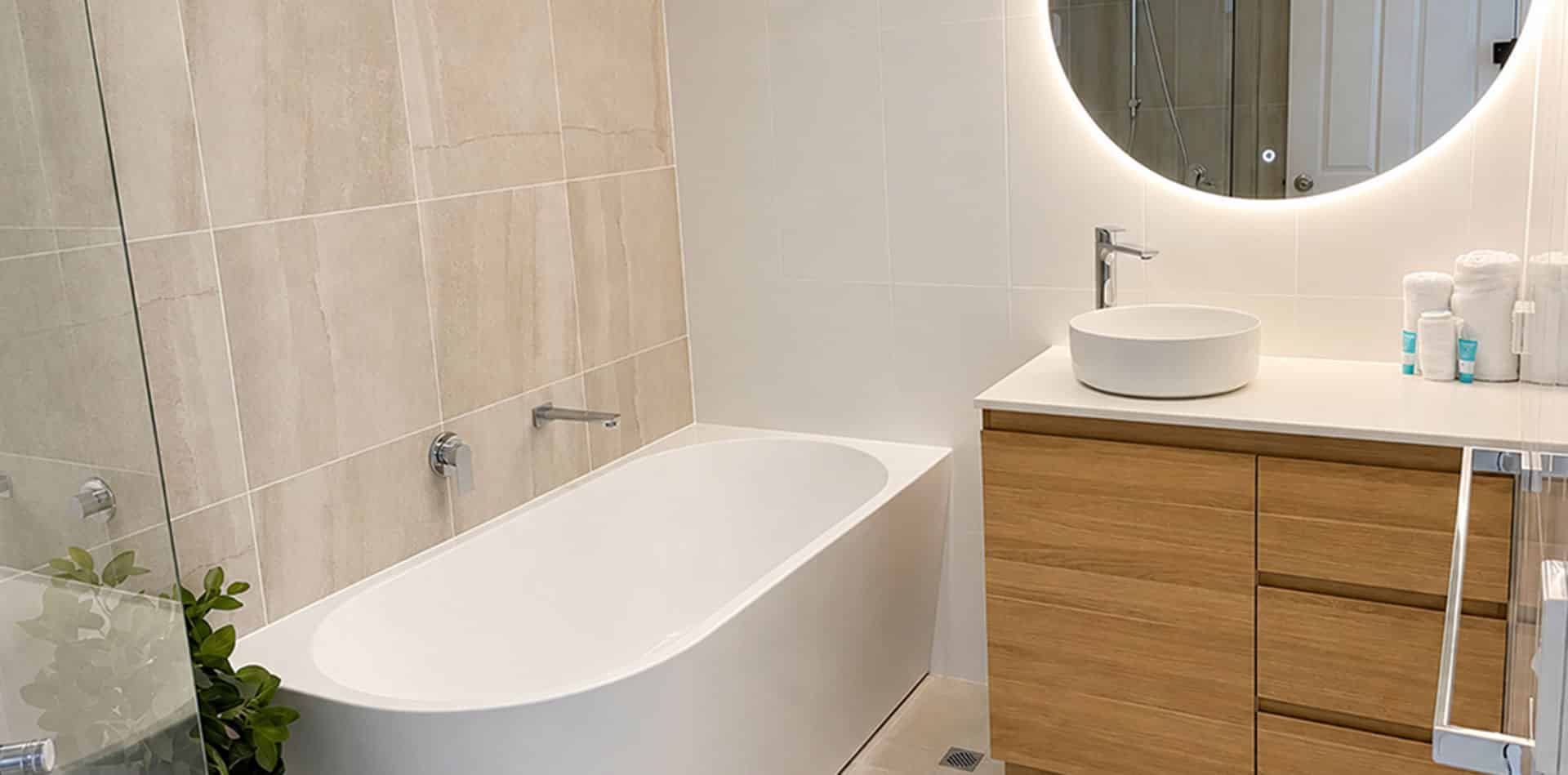 renovation Corner bath and round mirror